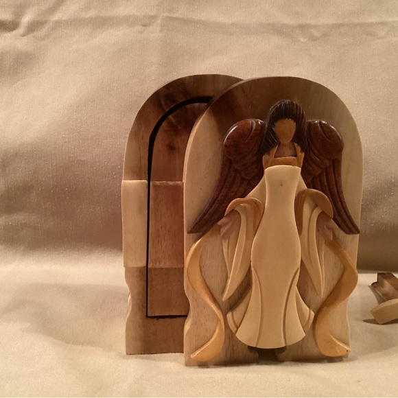 Daniel Terrico carved box - Picture 5 of 10